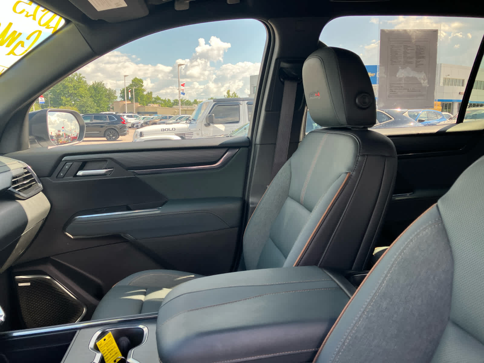 2025 GMC Acadia AT4