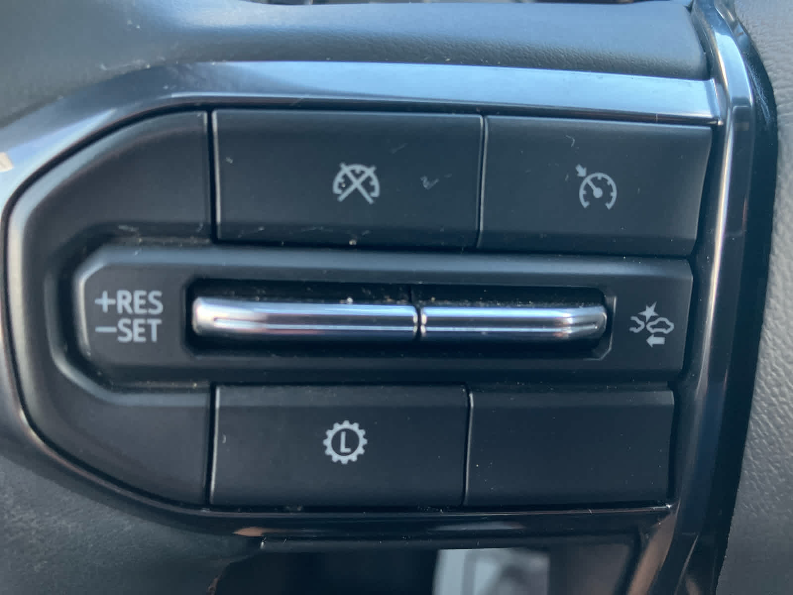 2025 GMC Acadia AT4