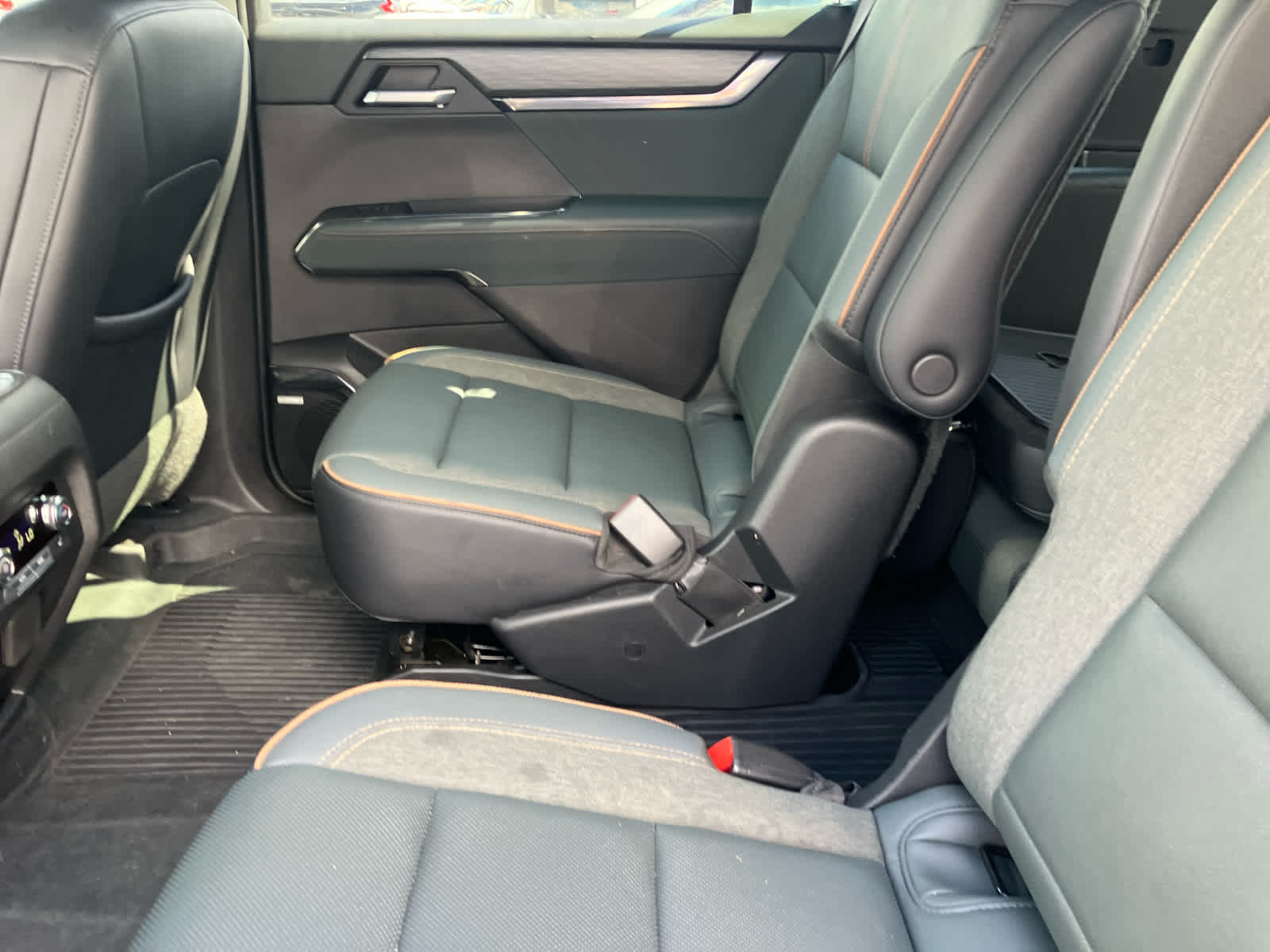 2025 GMC Acadia AT4