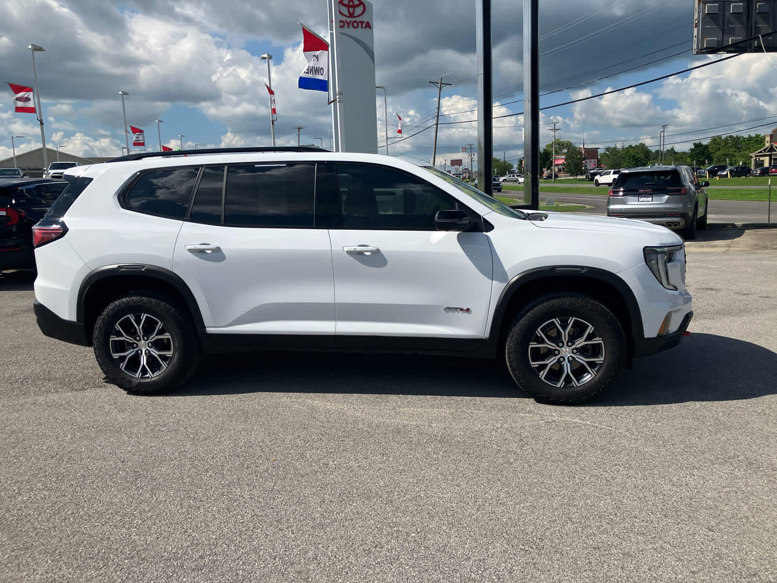 2025 GMC Acadia AT4