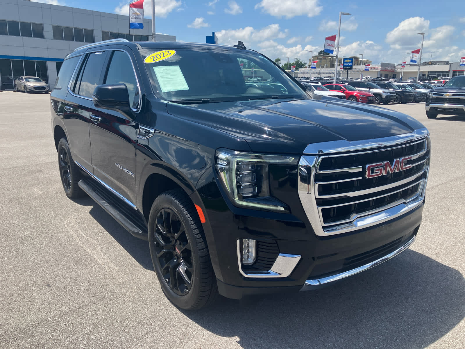 2023 GMC Yukon SLT