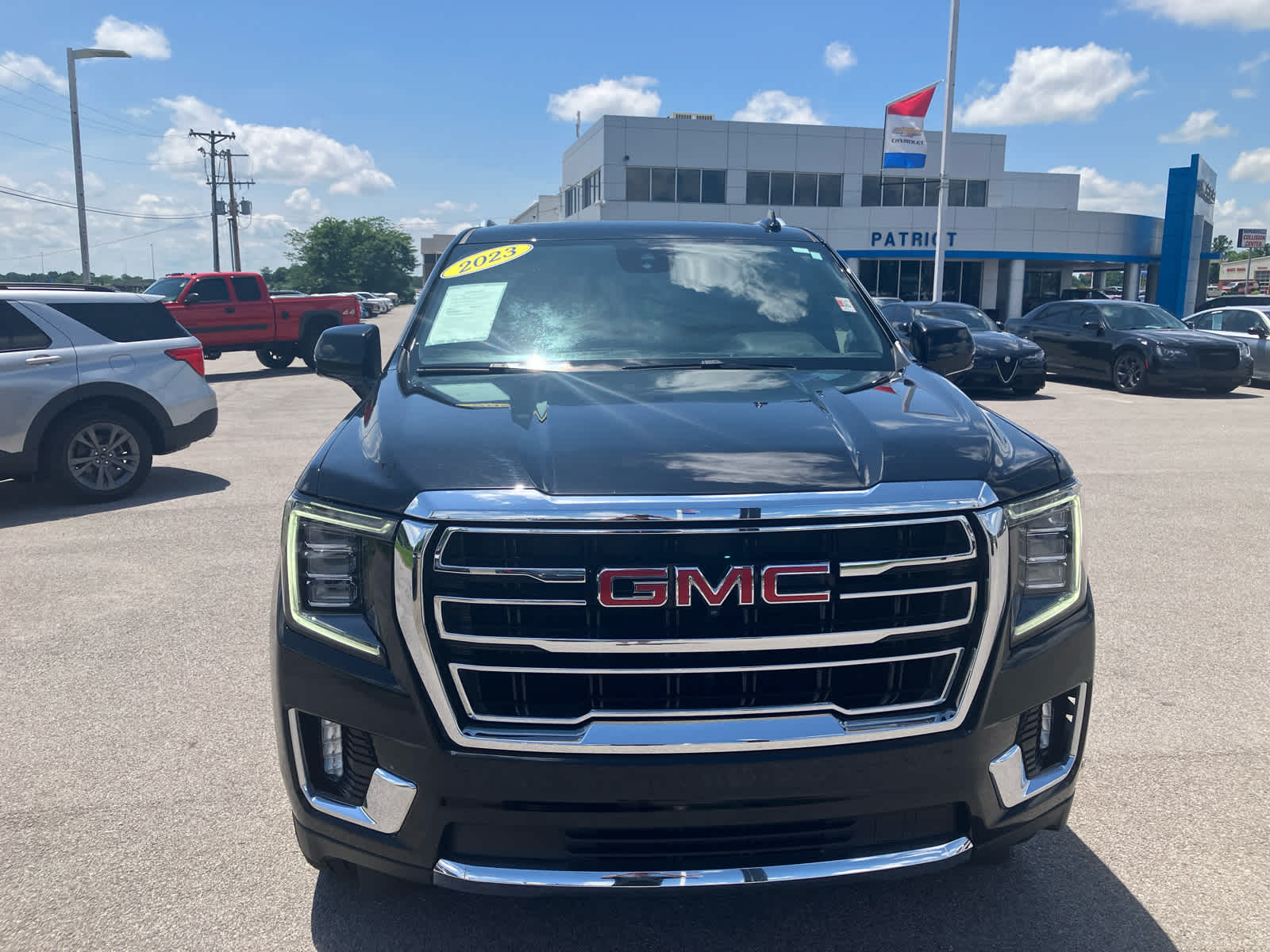 2023 GMC Yukon SLT