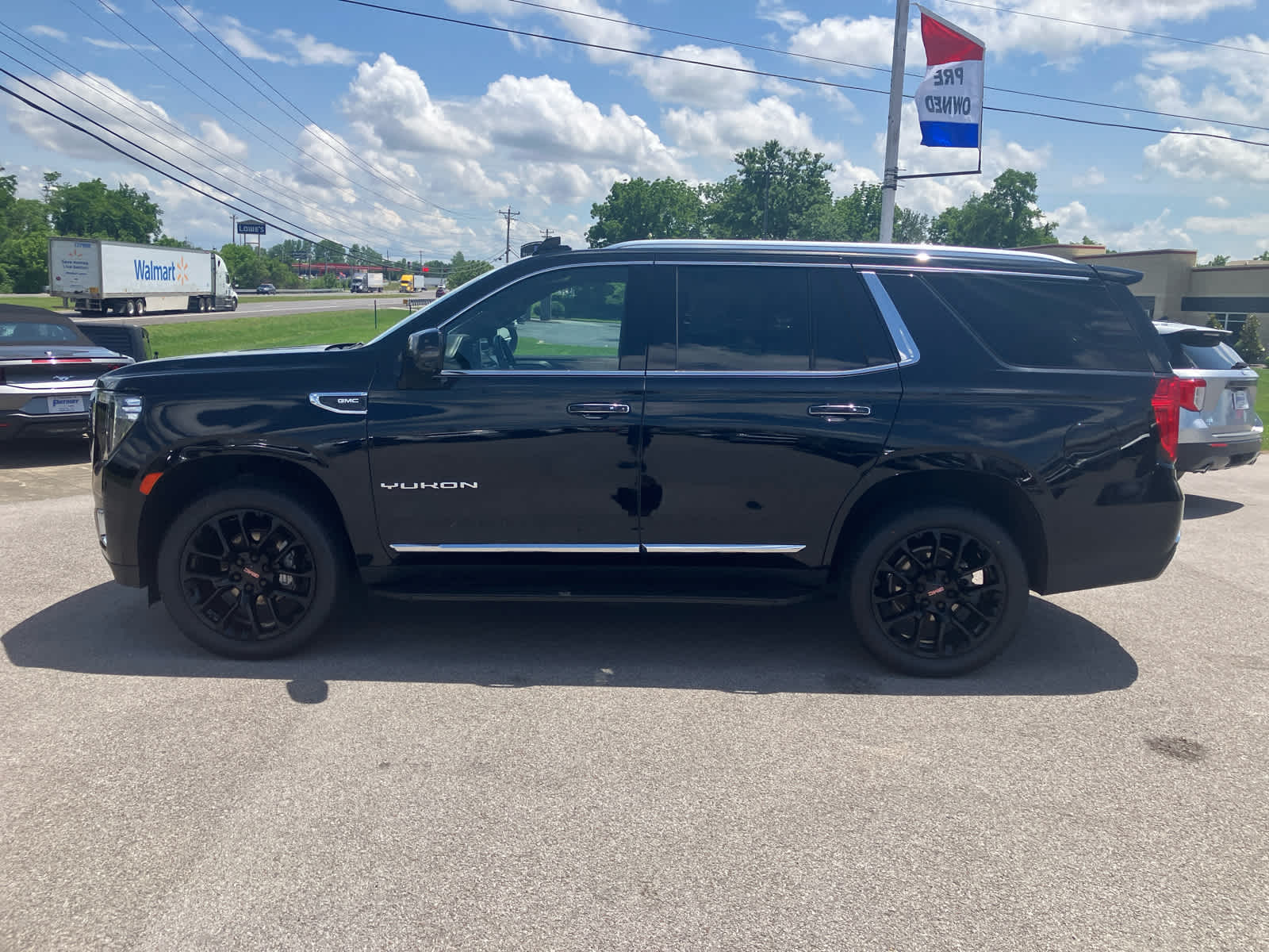 2023 GMC Yukon SLT