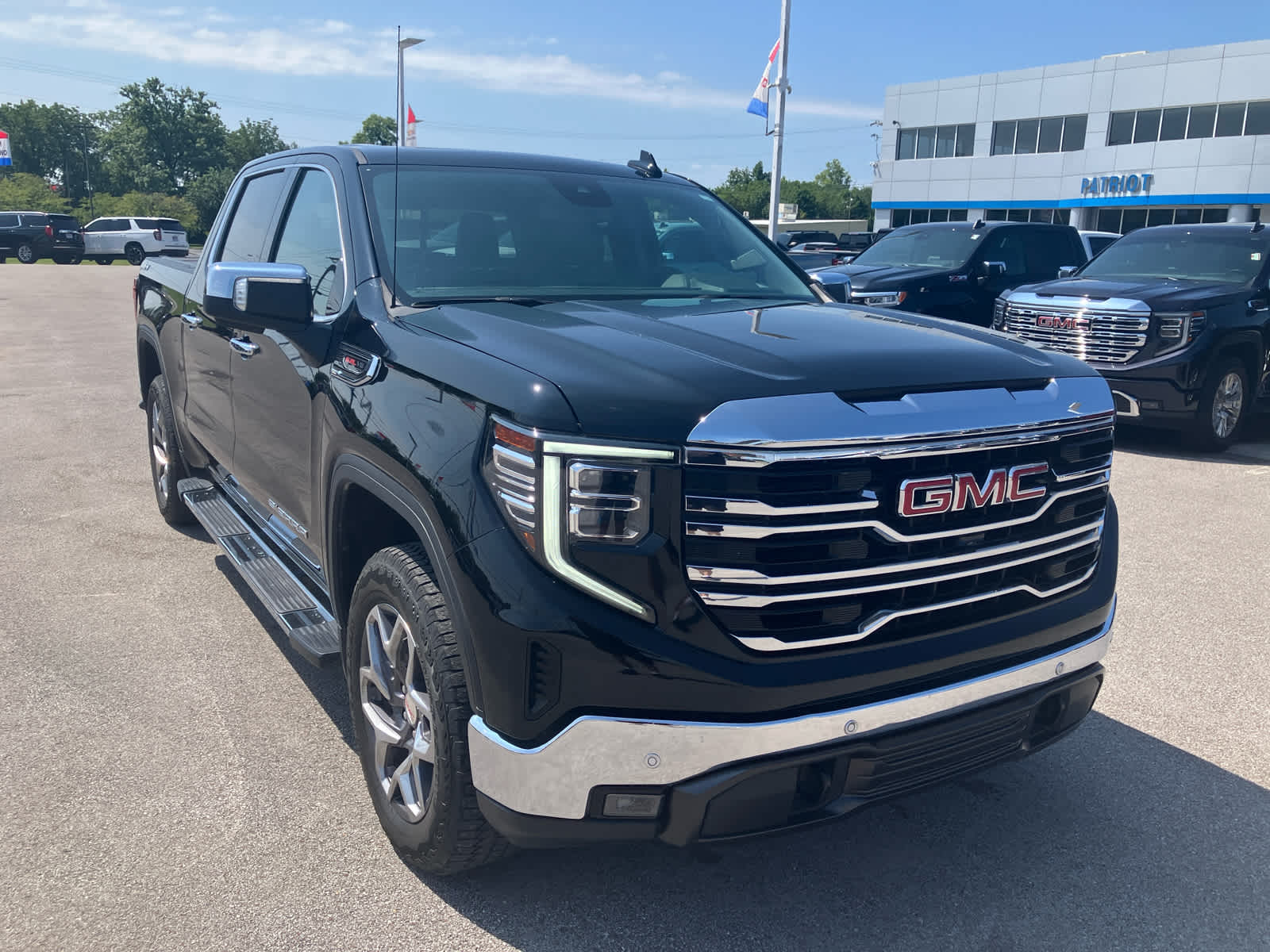 2024 GMC Sierra 1500 SLT