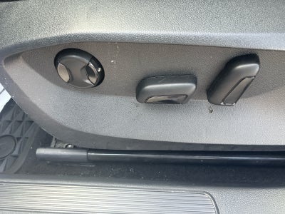 2025 Volkswagen Taos SE Black