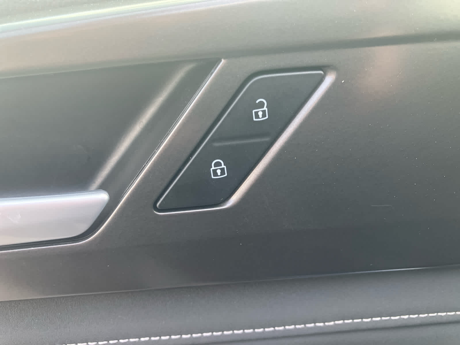 2025 Volkswagen Taos SE Black