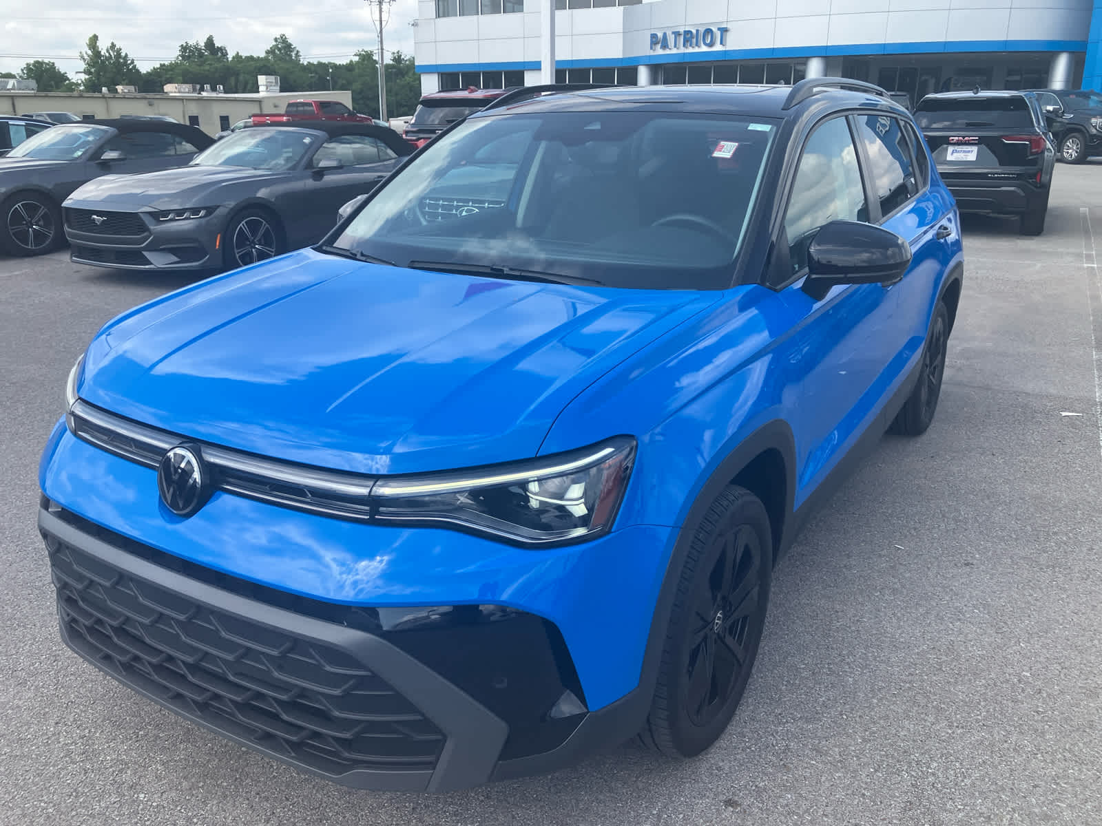 2025 Volkswagen Taos SE Black