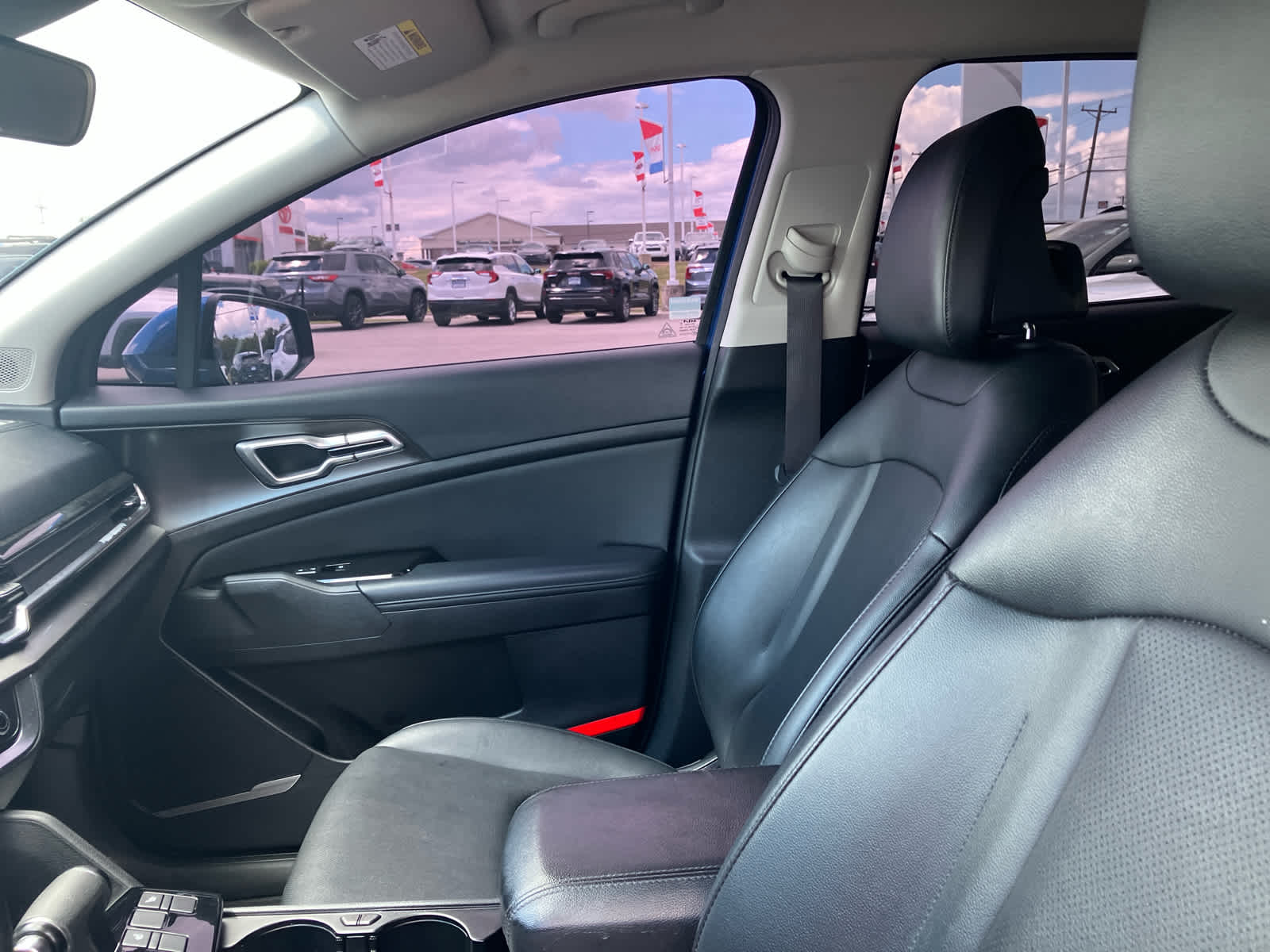 2023 Kia Sportage EX - Photo 10