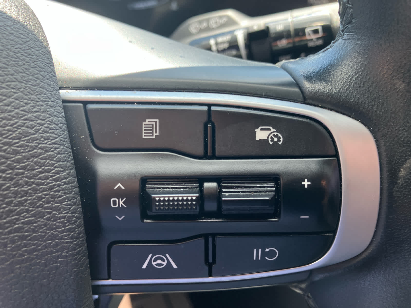 2023 Kia Sportage EX - Photo 17