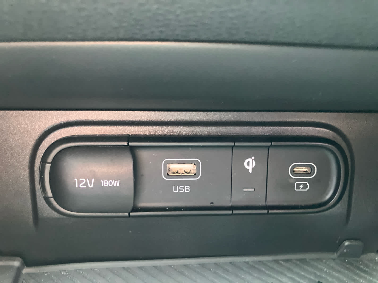 2023 Kia Sportage EX - Photo 24