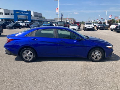 2024 Hyundai Elantra SE